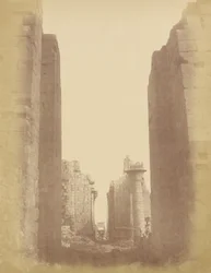 Karnak, Uitzicht door de Hypostyle Zaal